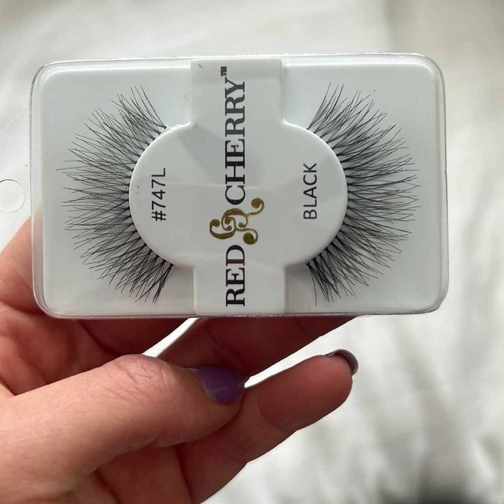 Lashes - Picture 3 of 3